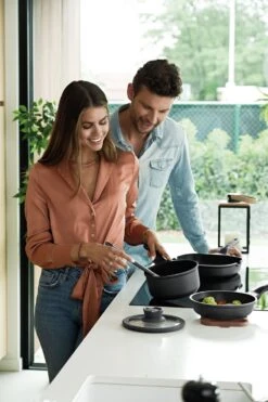 BergHOFF Steelpan Met Deksel Stone 18 Cm - Leo 4 BergHOFF Steelpan Met Deksel Stone 18 Cm - Leo -Keuken Pot 800x1200 39