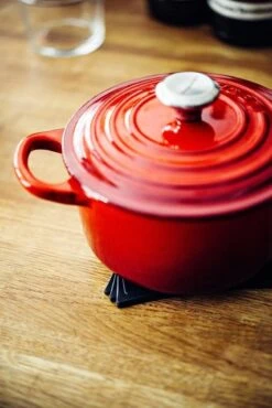 Le Creuset Signature Braadpan - 4,2 L - 24 Cm - Kersenrood -Keuken Pot 801x1200 5