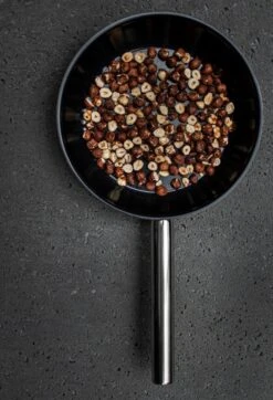 Combekk Koekenpan Ceramic Pro - Koekenpan - Anti-aanbak - Keramisch - Roestvrijstaal - 28cm 5 Combekk Koekenpan Ceramic Pro - Koekenpan - Anti-aanbak - Keramisch - Roestvrijstaal - 28cm -Keuken Pot 818x1200