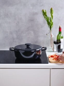 Brabantia The Dutch Braadpan - Matt Black - 28 Cm - Gietijzer -Keuken Pot 899x1200 2