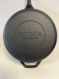 Koock Amsterdam® Skillet Gietijzer - Koekenpan - Geschikt Voor Alle Warmtebronnen Incl. BBQ En Inductie -Keuken Pot 899x1200 6